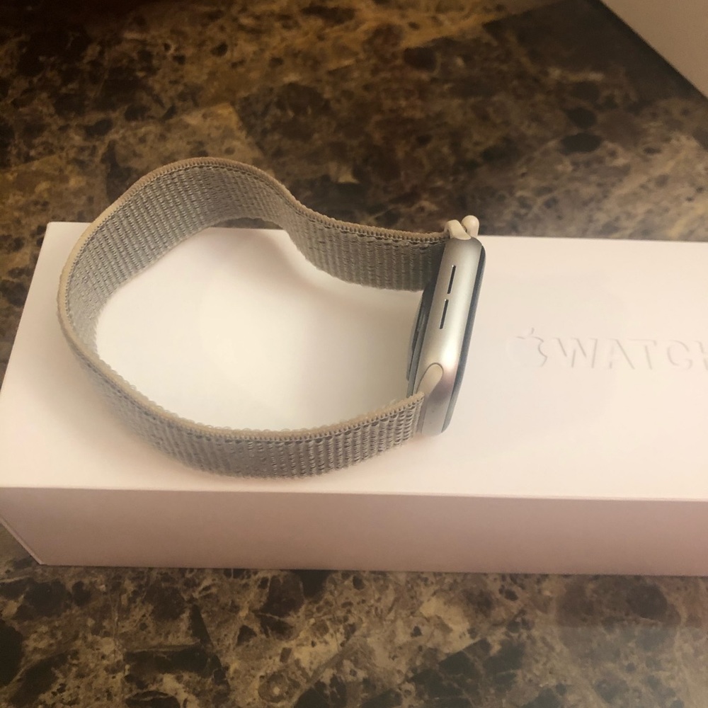Apple Watch - image 4
